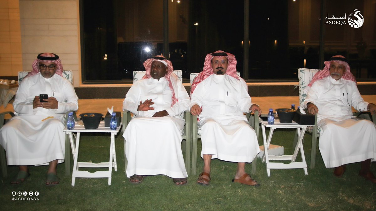 asdeqasa's tweet photo. #زيارة | قام رئيس مجلس إدارة #جمعية_أصدقاء الكابتن ماجد عبدالله بزيارة لرجل الاعمال ستر بن عبدالعزيز آل راكان وذلك للتعريف بالجمعية وأهدافها ورافقه خلال الزيارة عضو مجلس الإدارة والأمين العام للجمعية فهيد الدوسري. https://t.co/rPbUt7Pg6k