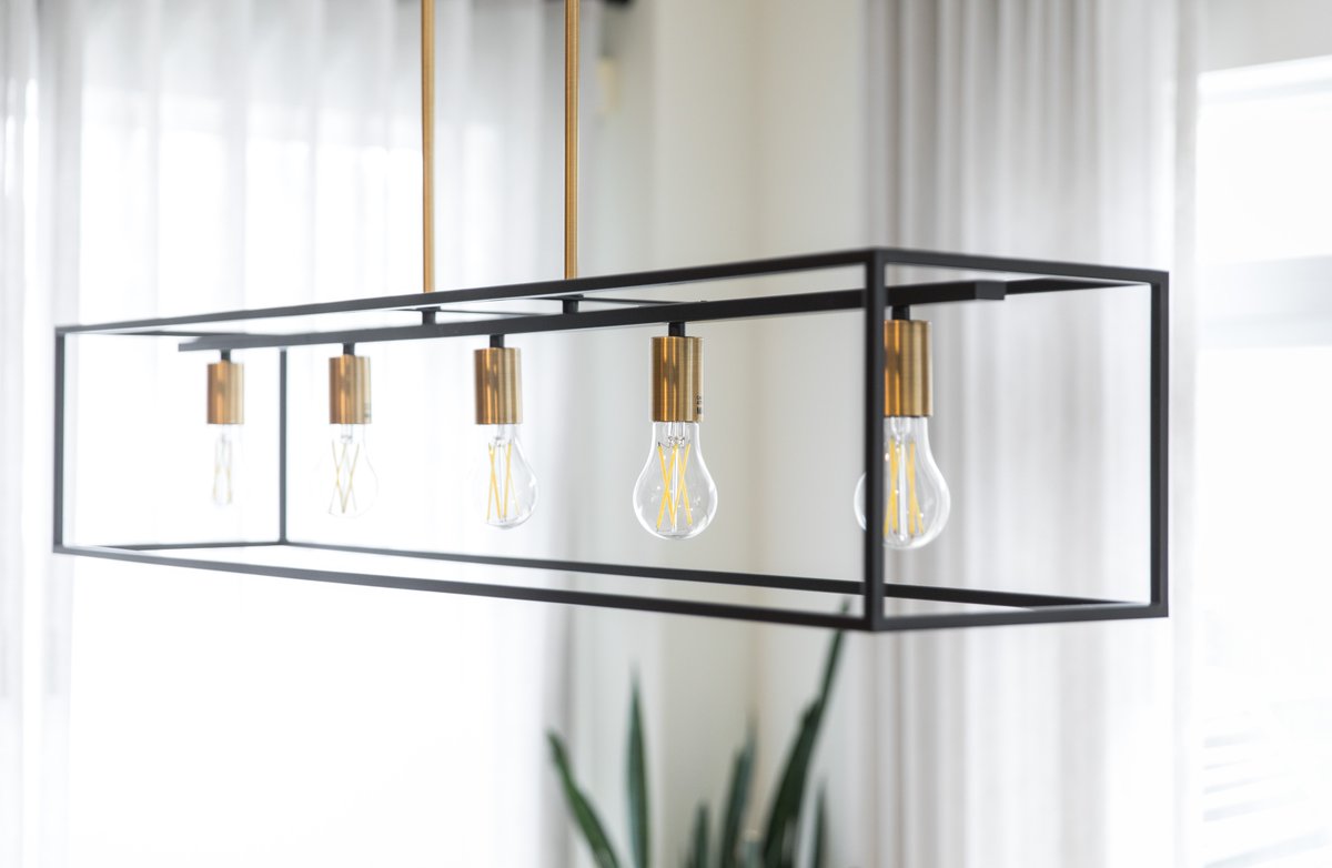 RCID_'s tweet image. Aspen Reno - Light fixtures can instantly change the style of a room. We love the clean lines of this one by @cartwrightlighting.

Interior Design: @rcid_⁠
Photo: ⁠@shellardphoto
⁠
#yycdesign #architecturaldigest #yycevents