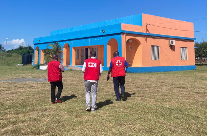 ZCRAlliance's tweet photo. “We are most proud of the growing commitment from communities to actively participate in flood resilience actions such as the creation of local committees." - Rassul, Disaster Management Coordinator for @Red_Cross_Moz

More on @ifrc's work in Mozambique: https://t.co/QmVSPOg8M9 https://t.co/u4e3BhBPW5