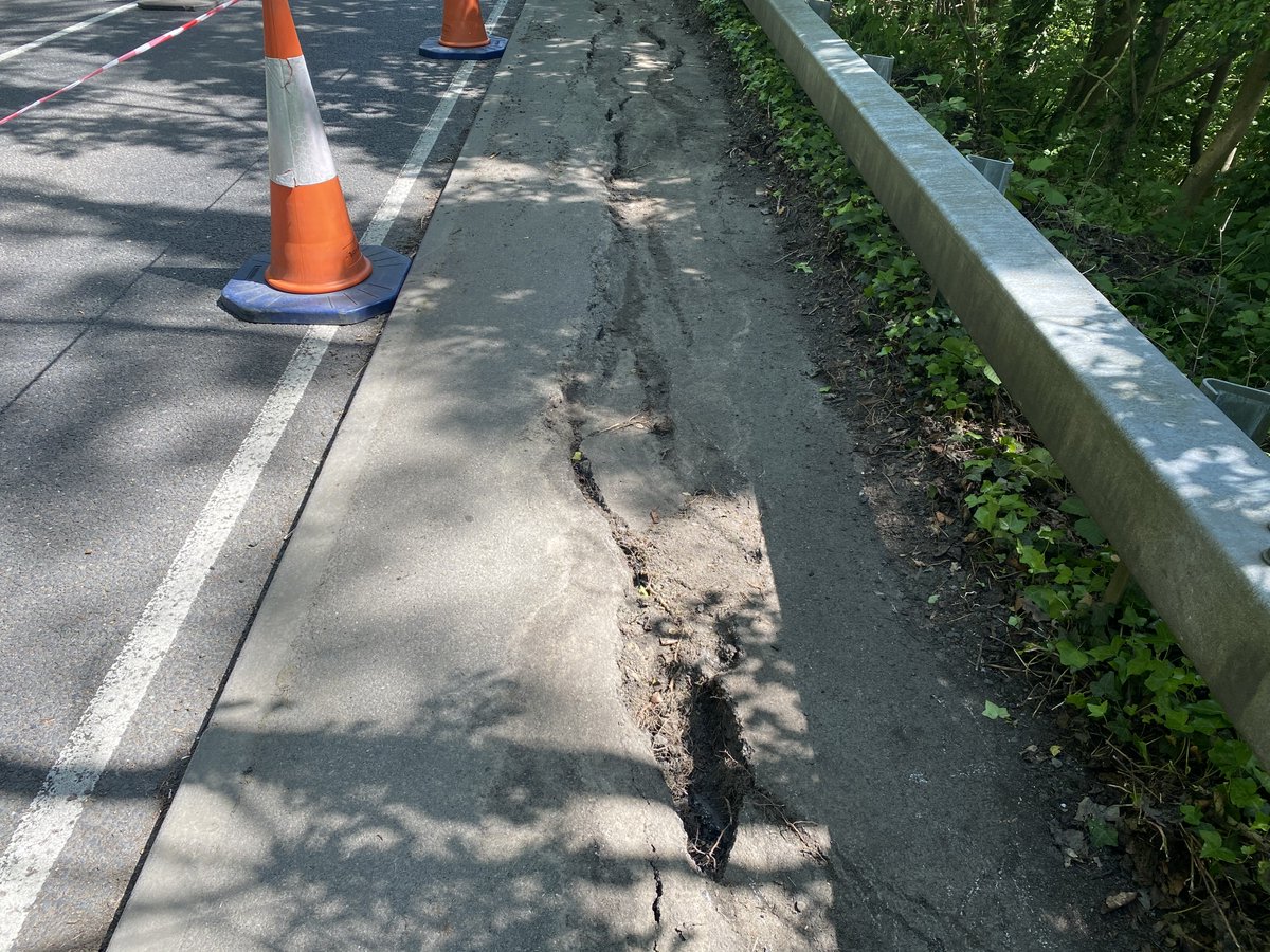 🦺 Do you use the #A36 near #Bath? Essential repairs mean it will be closed between #LimpleyStoke &amp; #MonktonCombe from Monday 12 August til next spring. 
🚘 Plan ahead, follow diversions &amp; allow extra time for journeys 🚘
📌 More: nationalhighways.co.uk/A36LimpleyStoke
@WiltsCouncil <a href="/ccbathnes/">Council Connect</a>