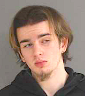 newsbell's tweet image. ATTEMPTED HOME INVASION ARRESTS: Two men were arrested by @Ct_State_Police troopers late Wednesday night following an attempted home invasion in #Danielson. CSP say they took Nolen Gilbert, 18, of #Windham and Anthony Pierce, 20, of #Killingly into custody shortly after receiving…