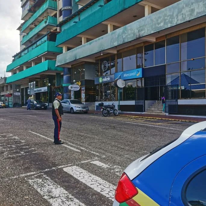 Funcionarios adscritos a la Dirección de Vigilancia y Patrullaje realizan constantes recorridos por las diferentes zonas comerciales de la ciudad capital, con el objetivo de seguir brindando seguridad a la ciudadanía.