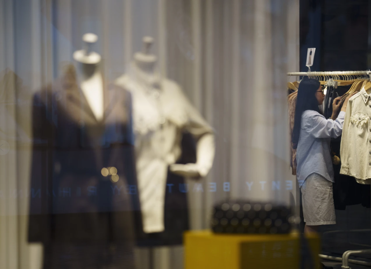 NewDelhiTimes's tweet photo. China’s manufacturing activity contracted in July, the monthly Purchasing Managers’ Index says
#China #July #PurchasingManagersIndex
https://t.co/8G3QCy3jNj https://t.co/KSLgJhx55r