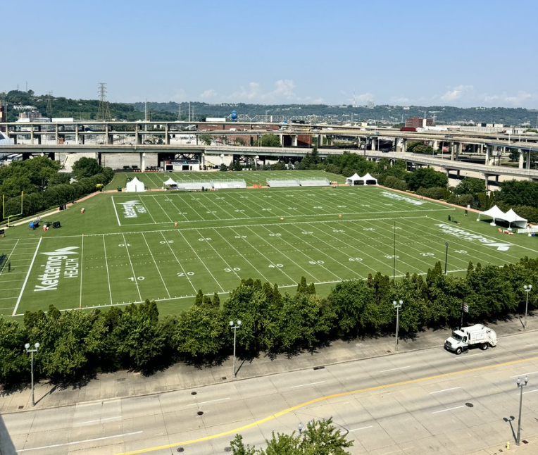 TheMotzGroup's tweet photo. ๐ Another Motz field putting in the work! This time for the @Bengals on their natural grass practice grounds, looking perfect for training camp! Drills to thrills, these fields are ready to help with an epic season. Who Dey! ๐
#Bengals #MotzMagic #NaturalGrass #WhoDey https://t.co/t5yVquhQvm