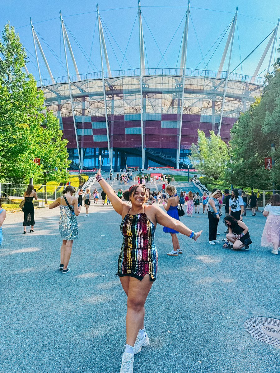 JessyeRedImogen's tweet photo. cancelled plans ✔️
get in the car ✔️ 
meet me b̶e̶h̶i̶n̶d̶ ̶t̶h̶e̶ ̶m̶a̶l̶l̶ at eras tour✔️ 
living for the hope of it all ✔️

#WarsawTSTheErasTour https://t.co/siTggrU1nr