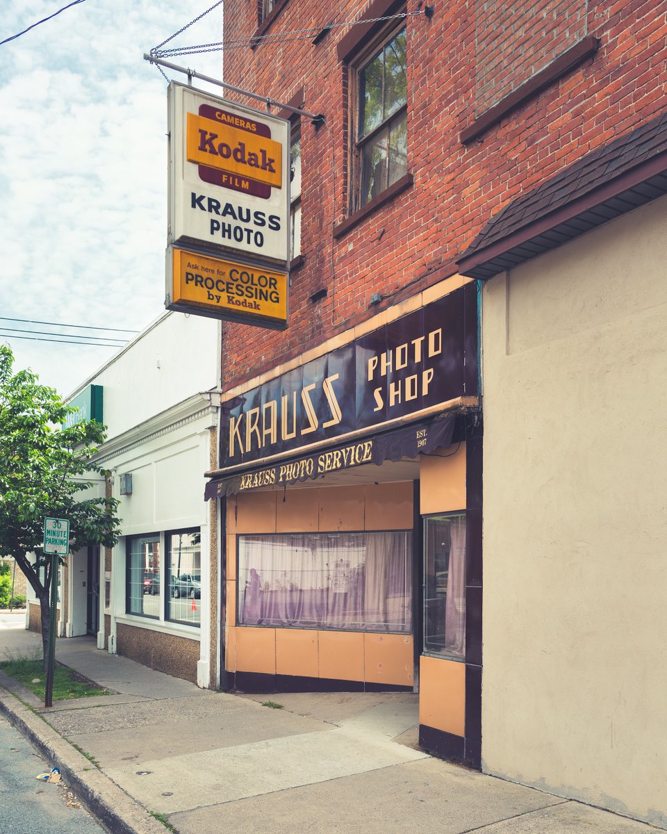 steven_g's tweet image. I'm always excited and then saddened to find shuddered portrait photography studios. Especially those that had been in business for many decades. This one in Port Jervis, NY opened in 1907 and served the community for almost a century! #photograghy #photographystudio #photoshop