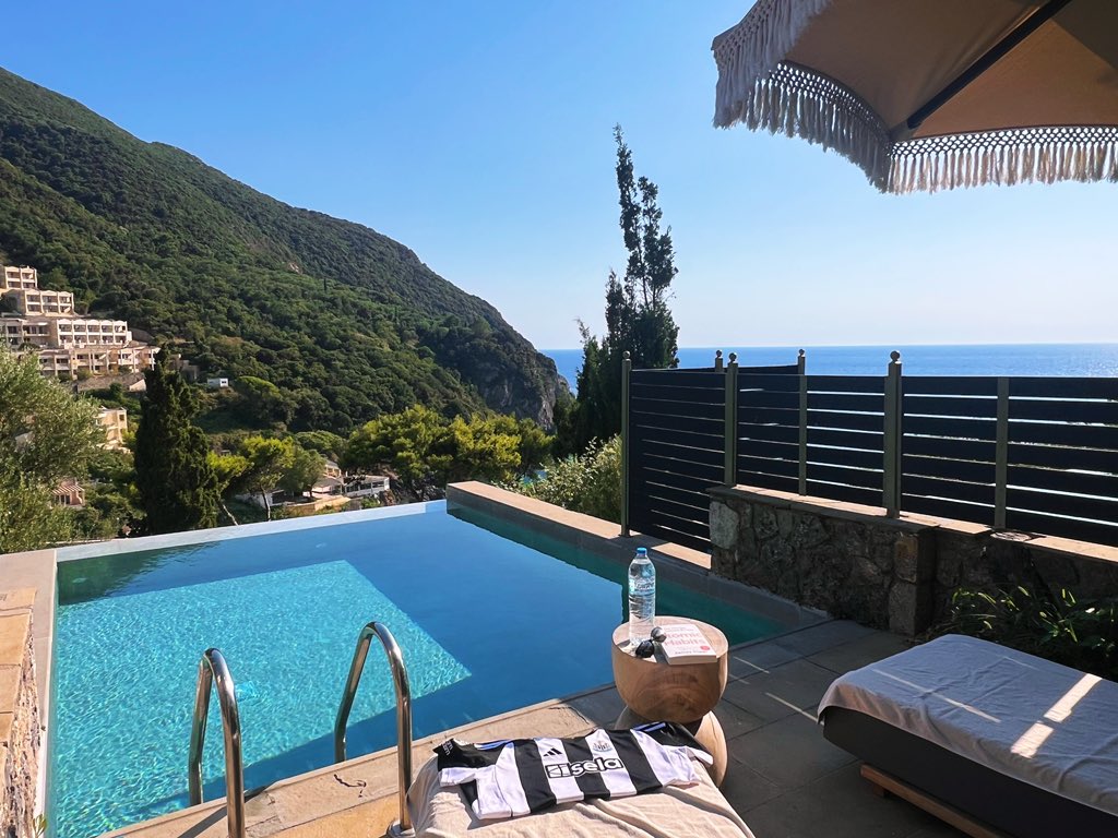 DSandy09's tweet image. Out of Office mode enabled! ☀️🇬🇷😎 #TimeToRelax