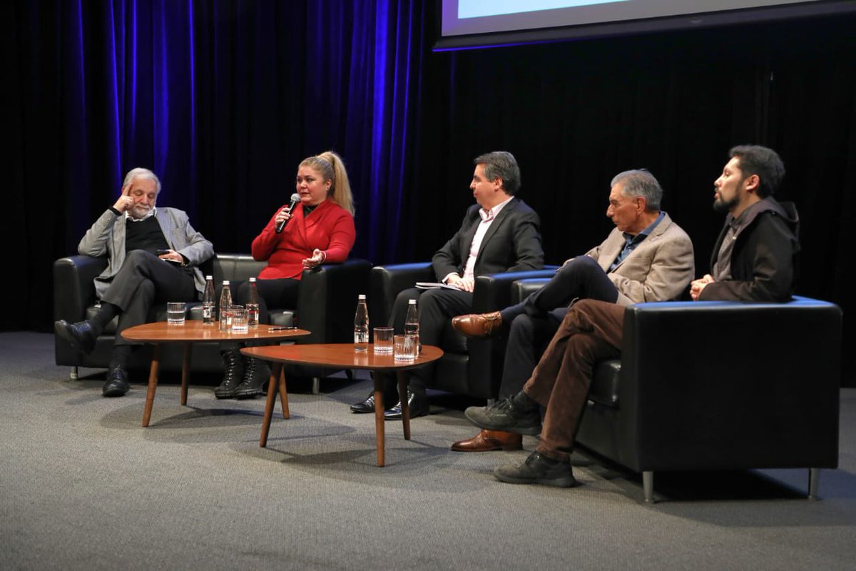 CChC Valparaíso (@cchcvalparaiso) on Twitter photo AHORA |
Panel del Bloque 1 de #Productividad en #TransfiereRegiónValparaíso2024 🚀🌟
Participan Eduardo Bitran <a href="/UAI_VINA/">UAI - Viña del Mar</a> Lorena Bearzotti <a href="/ICT_PUCV/">Construcción y Transporte PUCV</a>, Samuel Varela <a href="/INACAP_VALPO/">inacap_valpo</a> y Fabian Riquelme <a href="/uvalpochile/">Universidad de Valparaíso</a>
Modera Carlos Lopez de <a href="/cdt_chile/">CDT</a>
#Innovación #SostenibilidadAmbiental AHORA |
Panel del Bloque 1 de #Productividad en #TransfiereRegiónValparaíso2024 🚀🌟
Participan Eduardo Bitran <a href="/UAI_VINA/">UAI - Viña del Mar</a> Lorena Bearzotti <a href="/ICT_PUCV/">Construcción y Transporte PUCV</a>, Samuel Varela <a href="/INACAP_VALPO/">inacap_valpo</a> y Fabian Riquelme <a href="/uvalpochile/">Universidad de Valparaíso</a>
Modera Carlos Lopez de <a href="/cdt_chile/">CDT</a>
#Innovación #SostenibilidadAmbiental