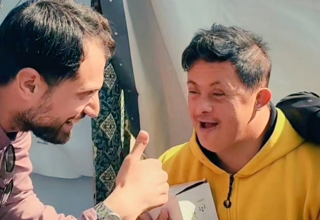 🚨🚨🚨🚨🚨

الجيش الاسرائيلي قام بقنص هذا الشاب البريء المصاب بمتلازمة داون بشكل مباشر وهو عائد للمنزل.

نحن نواجه أقذر عدو في التاريخ، عدو لا يرحم.