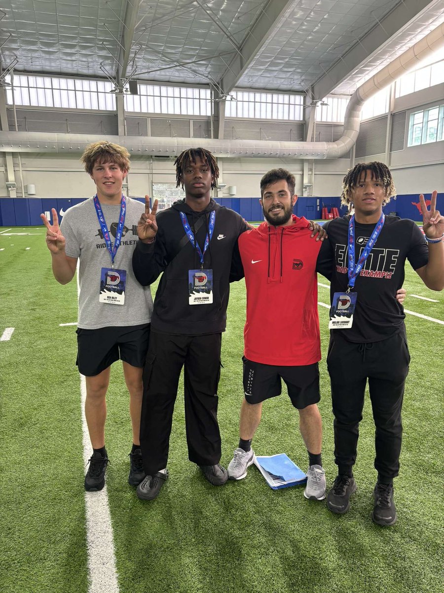 Jayden_FRHS's tweet image. Had a great time at @SMUFB today with some of @ridgerecruiting brothers. Great atmosphere and energy! Appreciate @rhettlashlee, @Deriqking__ and @mrfootballwait for having us out. Thank you @coach_LDMC for making it happen. Can’t wait for this season let’s go ridge