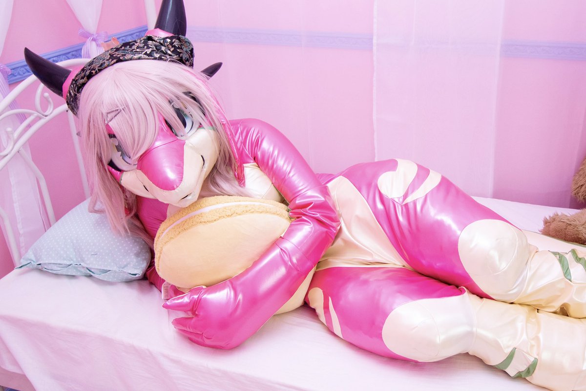 🩷🍰

#FursuitFriday