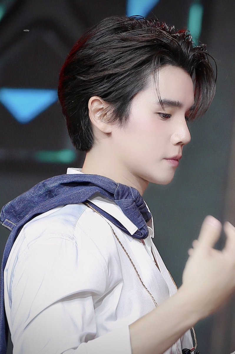 405_ki's tweet photo. 240317 JimmySea fansmeeting in VN✨💜
🥰😚🕰️
#JSTheMagicMomentinVN
#jimmyyjp @jimmyyjp_ https://t.co/aKWOSYMOu5