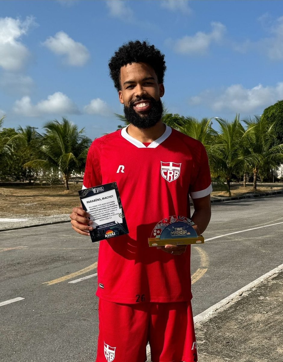 Muito feliz pelo prêmio individual de melhor volante do nordeste de 2024, mais o prêmio individual só foi conquistado pelo grande trabalho coletivo que tivemos, troféu de todos 🙏🏾