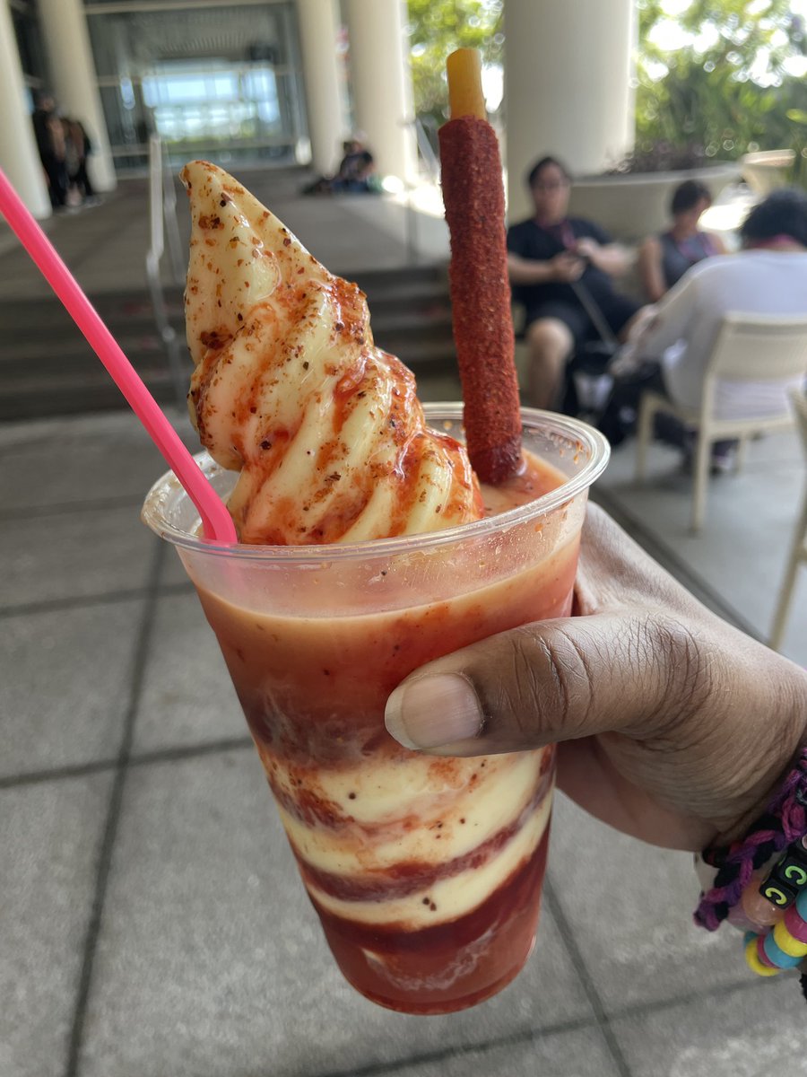 28savagedays's tweet photo. @SweetThingsSD When you guys posted a photo of the Chamango
Mango/Pineapple DOLE Swirl Float…I knew I had to get one. And I did! #SweetThingsSD #SDCC #SDCC24 https://t.co/IR7mN05HRo