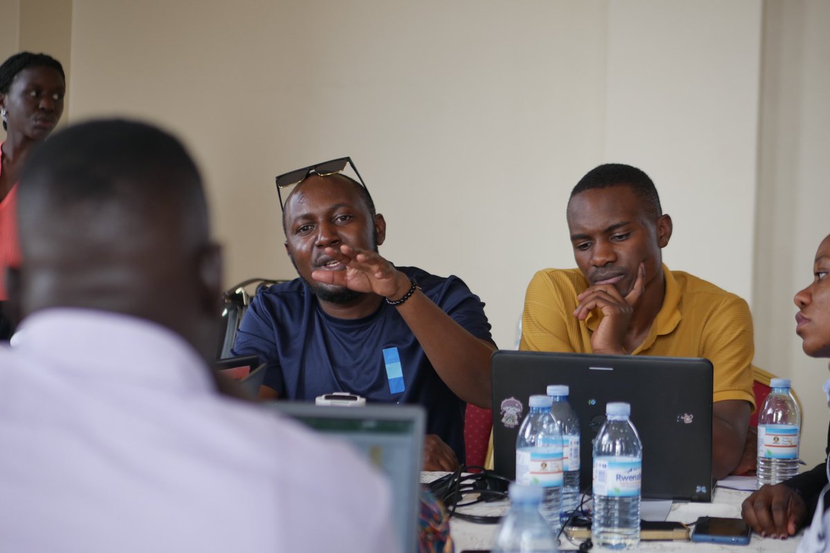 farmradioug's tweet photo. Broadcasters from 12 stations across Uganda collaborate on platforms project content for #GreenLeaf value chain enterprises.

In four groups, they each discuss a different crop:
• Brown rice 🍚
• Hass avocado 🥑
• Goat rearing 🐐
• Horticulture 🪴

#RegenerativeAgriculture https://t.co/ET5lP437p2