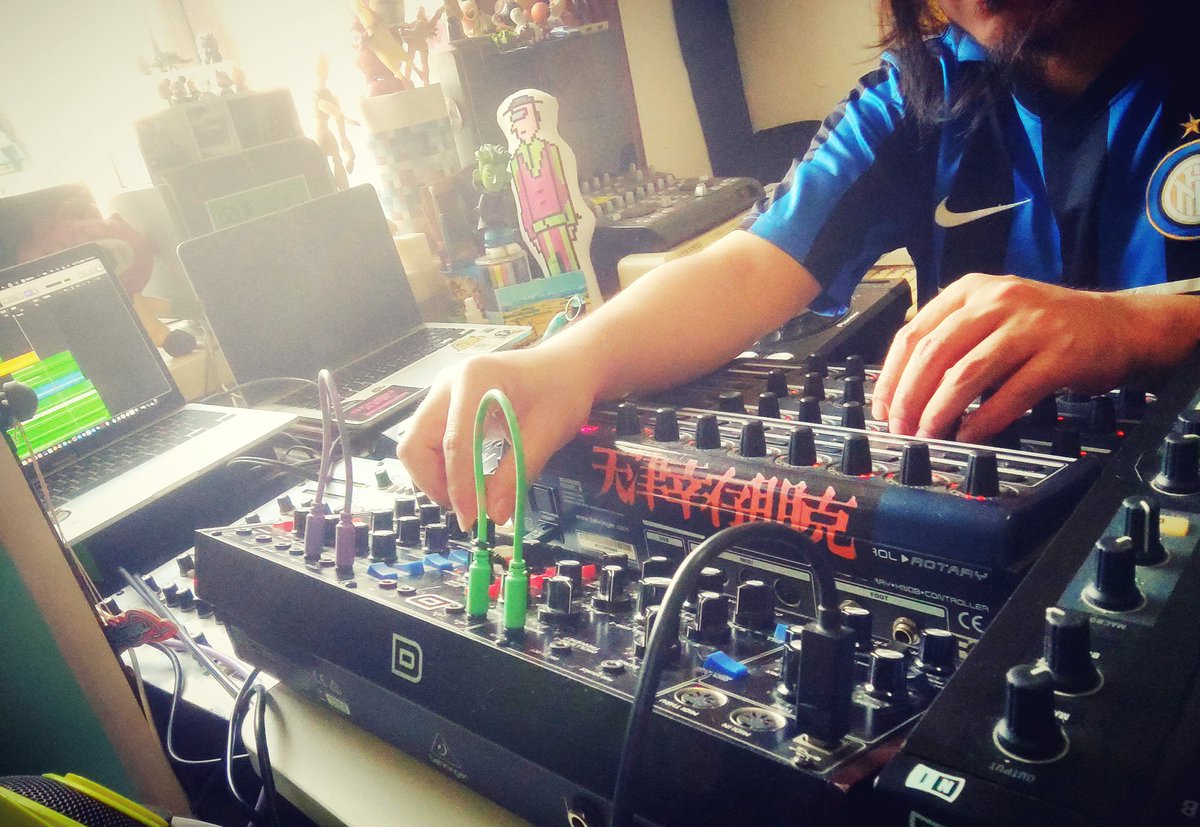 ninjablade9999's tweet image. モジュールシンセサイザ  遊びの後 
#CloudLab200t #reaktor6 #ModelD #Behringer #AllenHeath