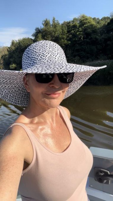 Canal boat holiday https://t.co/3cXpExLfRA #realloyalfans https://t.co/sOLO3ZBRrM<a href="/tag/realloyalfans"class="tags">#realloyalfans</a>