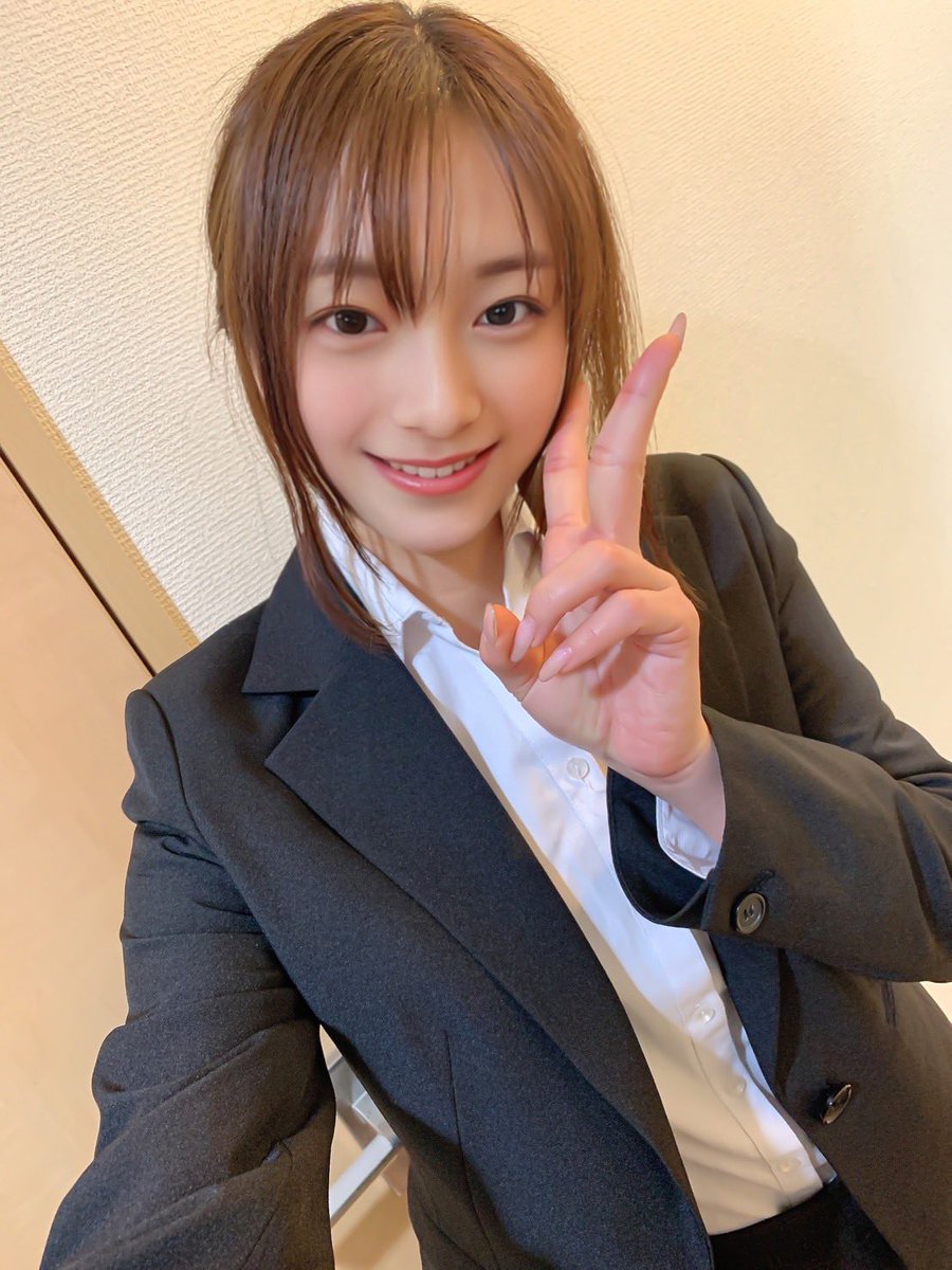 hina_nyaa_'s tweet photo. 暑いからすぐ脱いじゃうし
調子乗ってピースもしちゃいます笑 https://t.co/j6rcgmmiuP