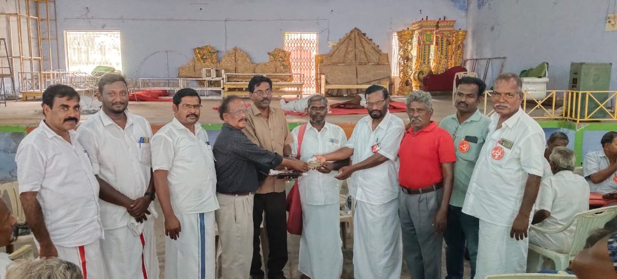bosedgl's tweet photo. ஒன்றிய அரசின்  பட்ஜெட்டைக் கண்டித்து இடதுசாரி கடசிகள்  சார்பில்  திண்டுக்கல்லில் இன்று
மறியல் போராட்டம்  கைதாகி மண்டபத்தில் உள்ள இடதுசாரி கட்சி தோழர்கள், கேரளா-வயநாடு வெள்ள நிவாரண நிதி ₹.8,166 வழங்கியுள்ளனர். 
 #LeftPartiesProtest #Budget2024 
#നമ്മൾഅതിജീവിക്കും https://t.co/47jRkjYT87