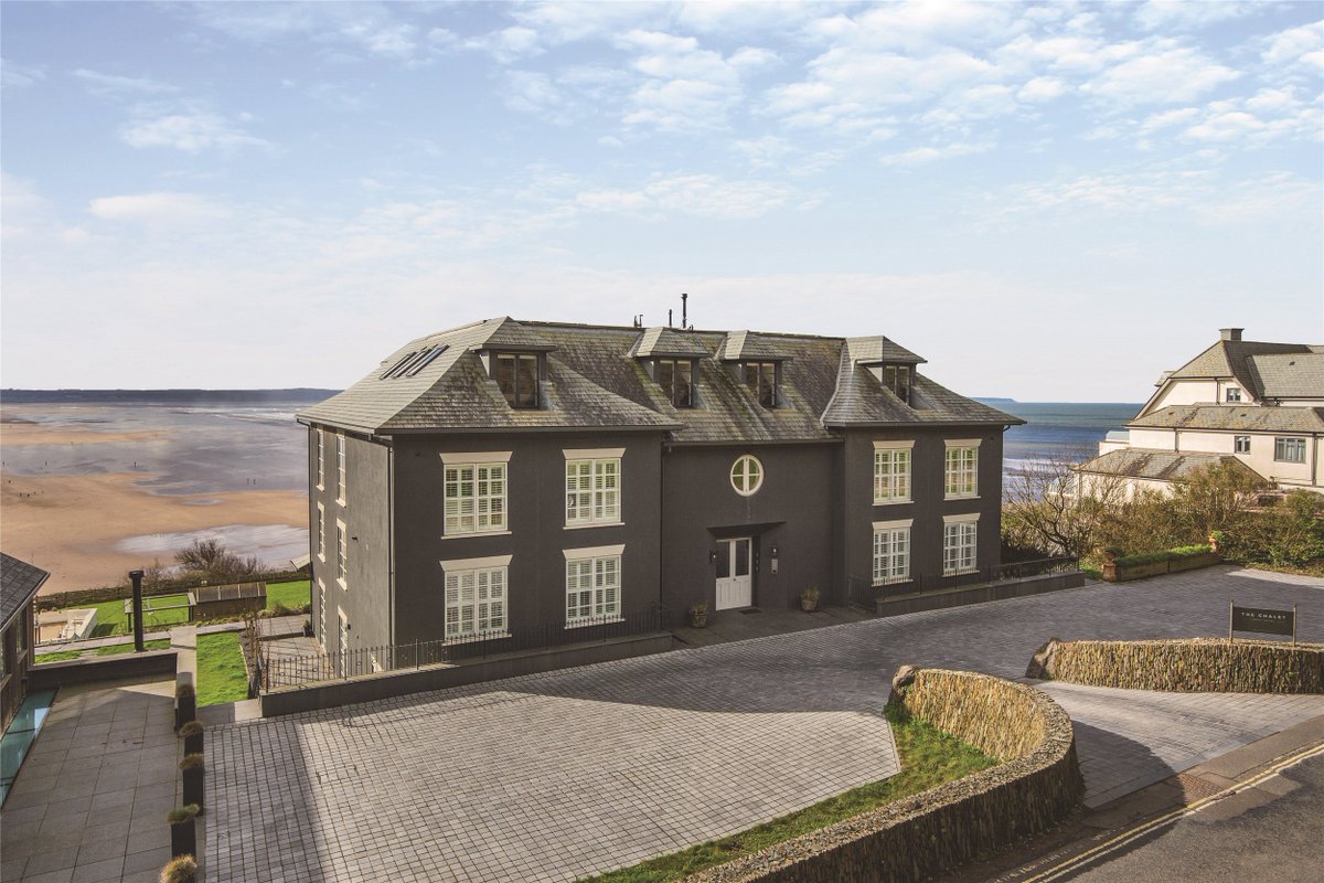 WebbersLive's tweet photo. The Chalet is located in one of the most sought-after locations overlooking Saunton Sands Beach with uninterrupted beach views.
EPC B | CTax TBA | Leasehold
📍Saunton 💷 Guide Price £1,950,000
📞 01271 818121
🌐 https://t.co/OZLP6ZlNse
#FineAndCountry #ProudGuildMember https://t.co/jhRvww1gXI