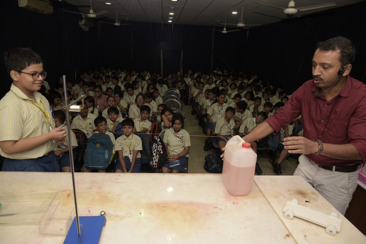 BITMKolkata's tweet image. Curriculum-based #ScienceDemonstrationLecture in #SimpleMachines, #Work&amp;amp;Energy at @BITMKolkata, a Unit of @ncsmgoi, @MinOfCultureGoI for students from The Future Foundation School - on August 01, 2024.

#AzadikaAmritMahotsav #BetiBachaoBetiPadhao