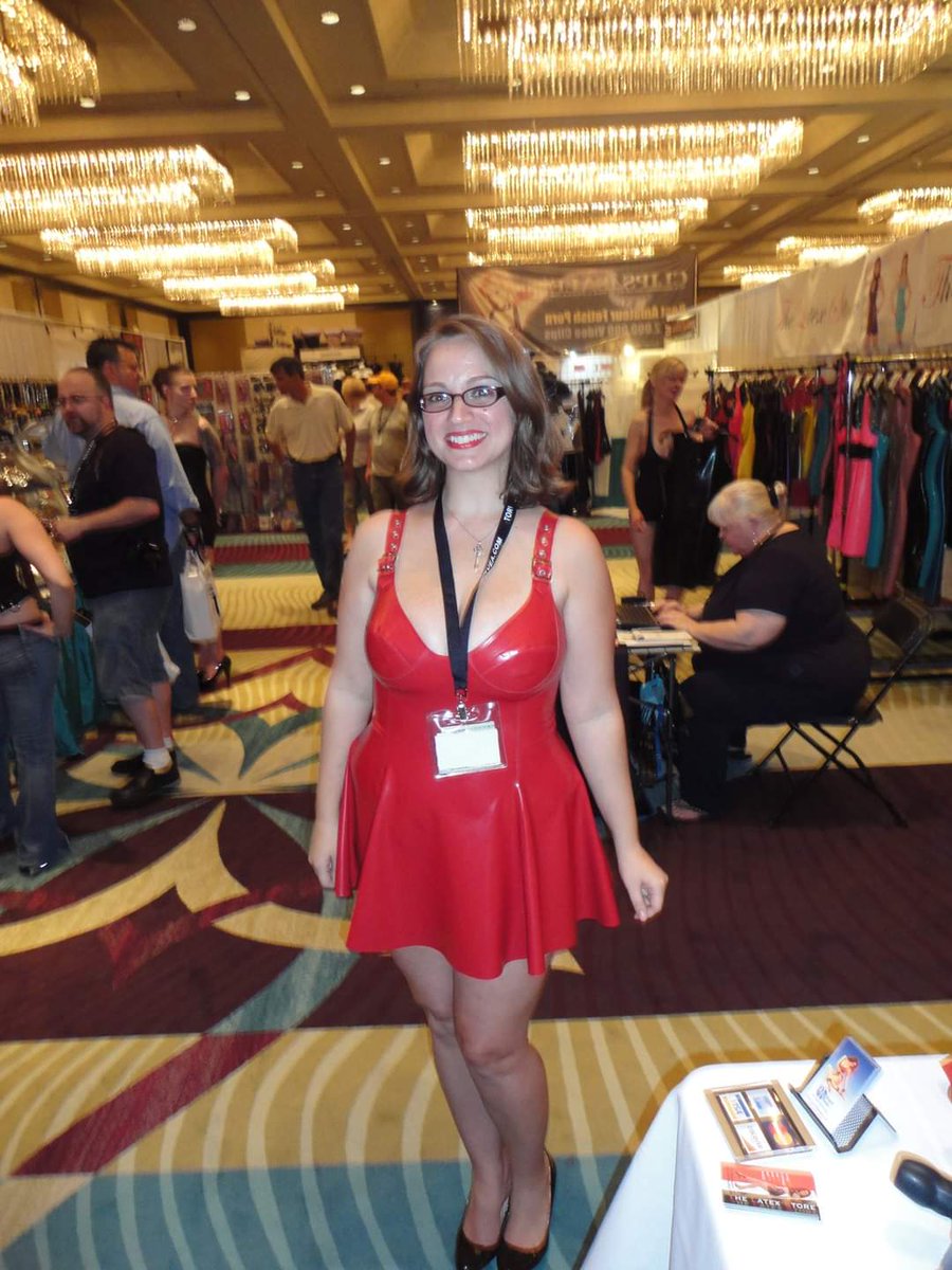 Throw back to 2011 <a href="/LizRiverModel/">Liz River 💕</a> working for <a href="/TheLatexStore/">TheLatexStore</a> at <a href="/FetishCon/">Fetish Con</a>