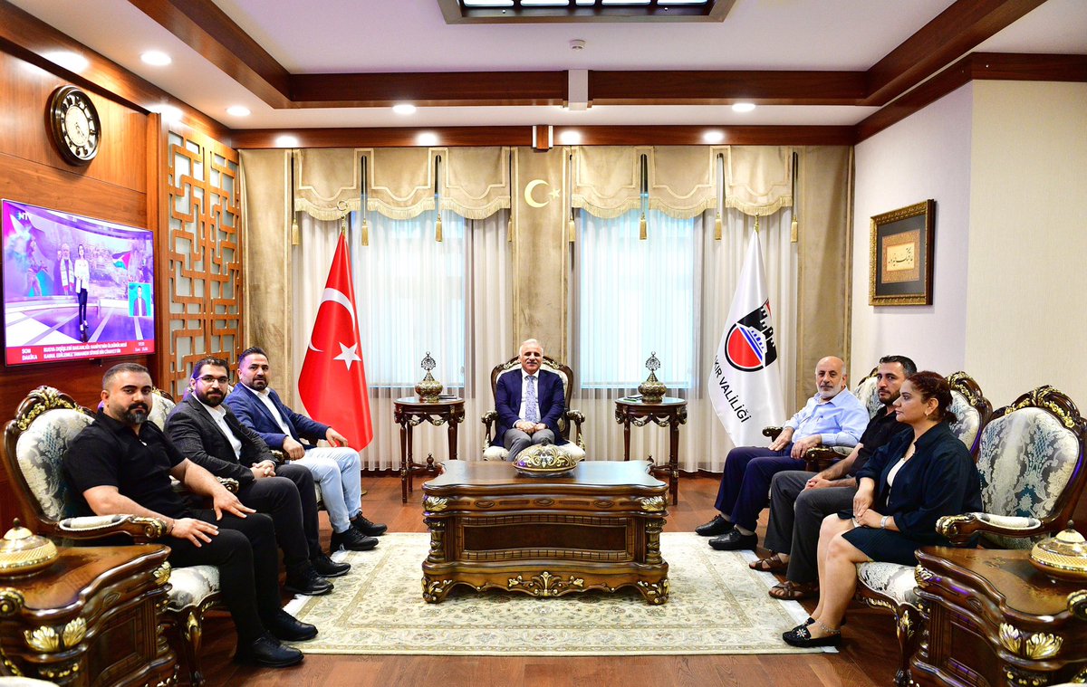 SERDARBATURAY's tweet photo. Türsab Mezopotamya Bölge Temsil Kurulu olarak, Diyarbakır Valisi Sayın Murat Zorluoğlu’nu makamında ziyaret ederek, hayırlı olsun temennilerinde bulunduk.

Misafirperverlikleri ve sektörümüze ilgileri nedeniyle Sayın Valimiz Murat Zorluoğlu’na teşekkür ederiz.  #turizmyüzyılı https://t.co/FJaRE02mza