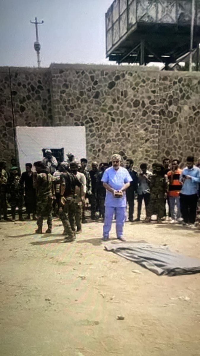 رسالة لحسين هرهرة الحمدالله على سلامتك..الرسالة هذه أجلتها وقلت راح انزلها في وقتها..الراجل الذي صفعته كف داخل مسجد التقوى قبل أسبوع من الحادثة وقلت له ليش تنظر لي وانت داخل المسجد معك الآلي والمسدس تروح تعتذر له ترى بعد تعديك رفع يده للسماء وطلب من الله ينتصر له وفعلا عدالة ربنا