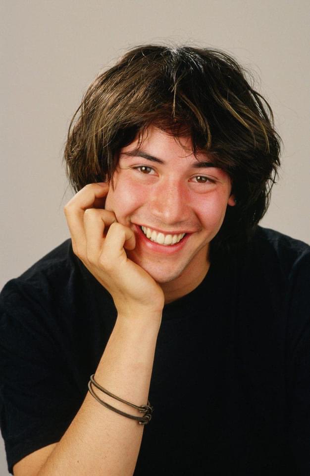 AHORACANADA's tweet photo. 🇨🇦 AHORA te cuento que el actor canadiense Keanu Reeves consideró adoptar el nombre artístico de “Chuck Spadina” en la década de los 80.
Después de trabajar en Toronto con la CBC y la NFB, Keanu se mudó a Los Ángeles… y lo demás es historia. https://t.co/kAkuCRSOxy