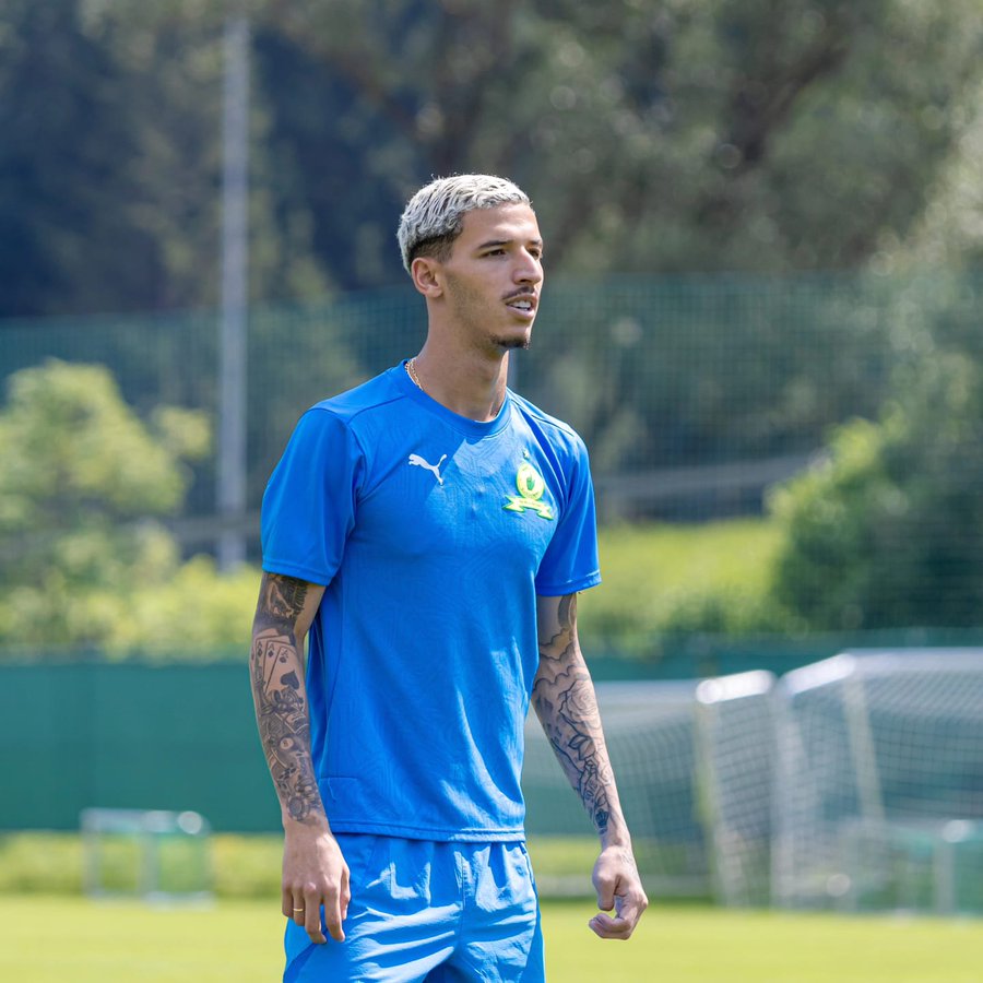 Sibiya_Official's tweet image. All @Masandawana fans repost and follow one another 👆