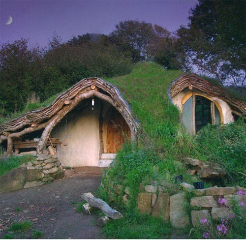 visitharford's tweet photo. Hobbit House, Wales, United Kingdom #HobbitHouse #Wales #UnitedKingdom https://t.co/uXyUVrSIHo https://t.co/ODnU66y7Za