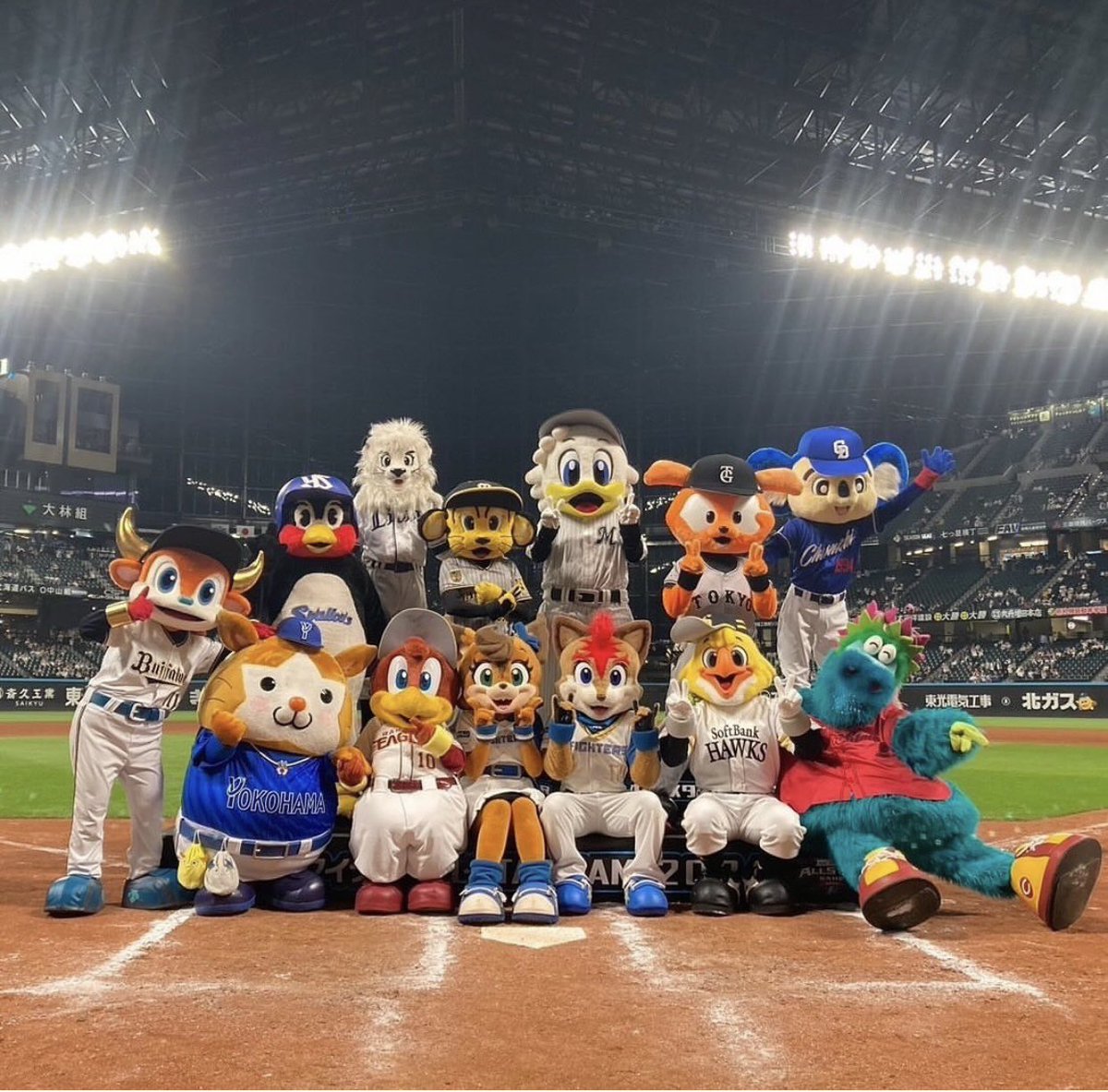 _avisuniform's tweet photo. やっぱり、各球団のマスコットキャラクターは凄くいいですねえ!
#_avisuniform
#プロ野球
#オールスター
#マスコットキャラクター
#野球ユニフォーム
#関東エイビスリーグ
#ヒゲ社長 https://t.co/xuWgtfv5Ua