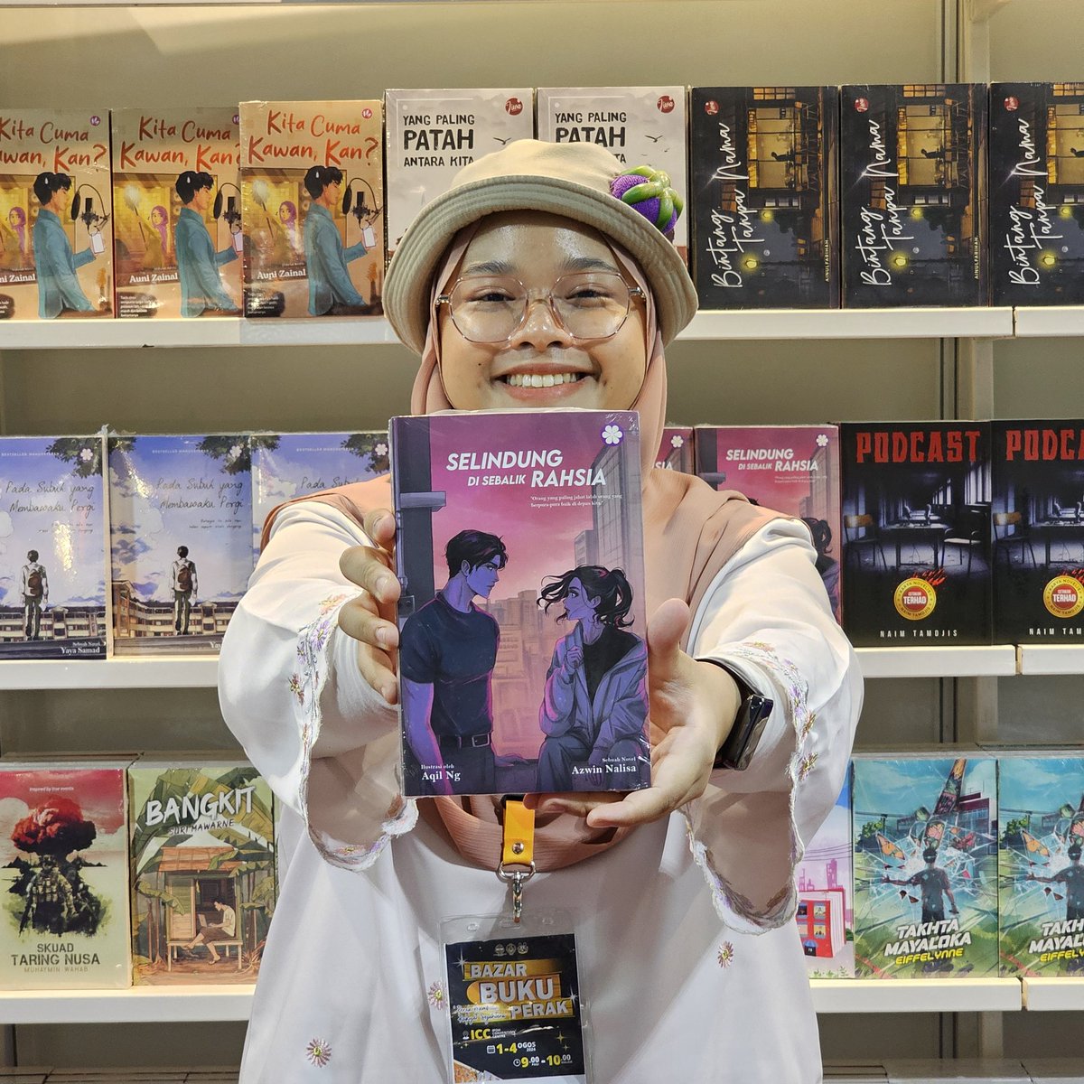 mangosteeenbook's tweet photo. Sempena Bazar Buku Perak 2024, novel Mangosteeen mestilah ada.

Mangosteeen bawa Cik Duri juga tau! https://t.co/EvMWo57jn8
