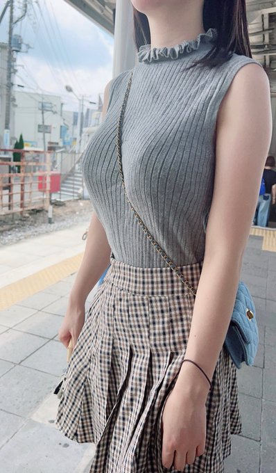 帰りの電車すっごい男の人から見られたんですけどなんでだろう...? フォロワーさんだったりしたのかな https://t.co/0L44o7oiv0<a href="/tag/%E5%B7%A8%E4%B9%B3"class="tags"><span>#巨乳</span></a><a href="/tag/%E3%81%8A%E3%81%A3%E3%81%B1%E3%81%84"class="tags"><span>#おっぱい</span></a><a href="/tag/%E7%B4%A0%E4%BA%BA"class="tags"><span>#素人</span></a><a href="/tag/%E8%A3%8F%E5%9E%A2%E5%A5%B3%E5%AD%90"class="tags"><span>#裏垢女子</span></a>