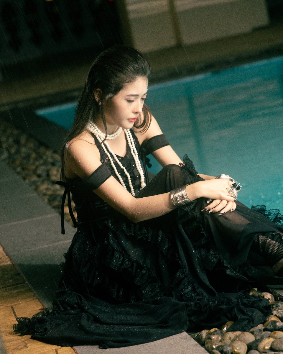 qrraofficial's tweet photo. QRRA - ไม่ง้อจะพอแล้วนะ (Enough) is OUT NOW.

"แค่โกรธ ที่เธอทำเหมือนว่าทุกคนเป็นคนโปรด" - NiKY

📹 Music Video: https://t.co/JAlfxcPRb9

#QRRA
#QRRA_ไม่ง้อจะพอแล้วนะ
#QRRA_Enough
#PEONY
#คาร์ร่า https://t.co/DtVzPgazeq