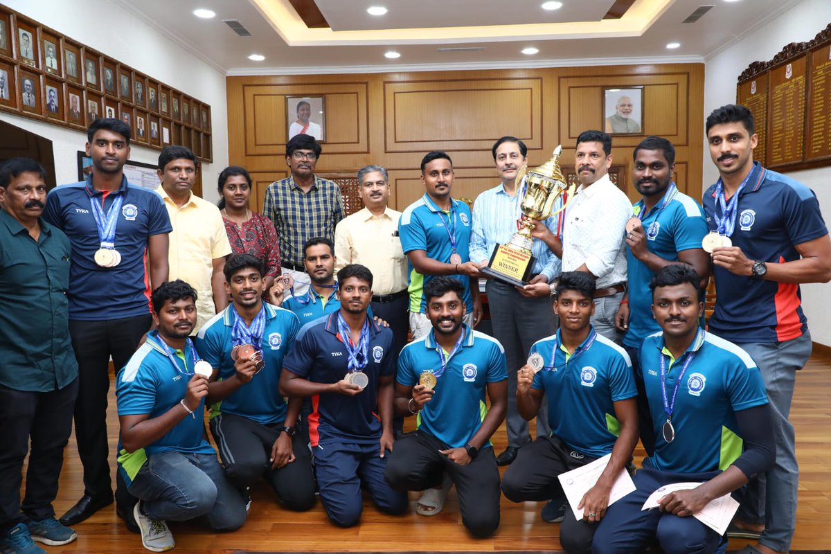 GMSRailway's tweet photo. 🏆 Shri R.N. Singh, GM, #SouthernRailway, congratulates the Swimming Team for their outstanding performance at the 64th All India Inter Railway Aquatics Championship 2024-25 in Mumbai, winning 4 Golds, 5 Silvers, and 8 Bronzes! 🏅🌊 

#SwimmingChampions #AquaticsChampionship https://t.co/E26HRayrsH