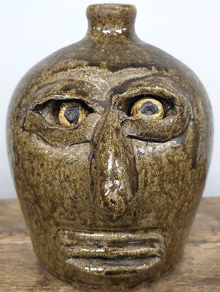 AntiqueDigest's tweet photo. 9¼" tall face jug by Lanier Meaders (1917-1998), early to mid-1960s, with no ears or teeth, sold for $10,350 (est. $5000/10,000) at Cagle Auction Co. https://t.co/YVKZ56dZkb #antiques #antique #vintage #folkart #pottery #potter #meaders #facejug #jug #Americana #face https://t.co/PhnbrgWCDd
