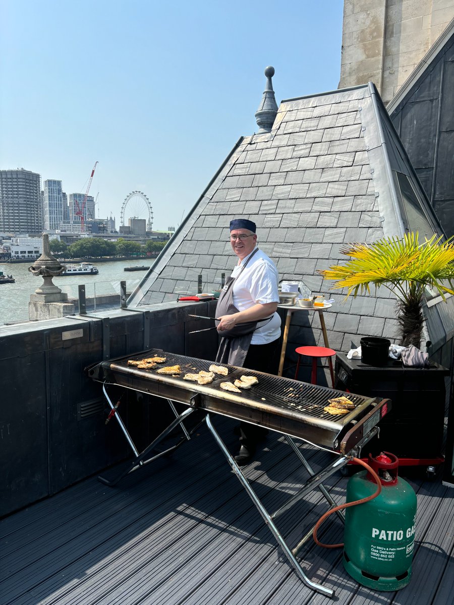 58VE (@58ve_ldn) on Twitter photo Perfect weather for a BBQ on our balcony! 🌞🍔<a href="/fikacateringco/">fikacateringco</a>
#rooftopterrace #bbq #58veviews #riverthameslondon Perfect weather for a BBQ on our balcony! 🌞🍔<a href="/fikacateringco/">fikacateringco</a>
#rooftopterrace #bbq #58veviews #riverthameslondon