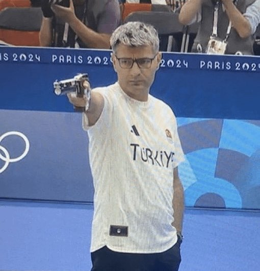 sumit45678901's tweet photo. South Korea sent a fully-kitted out player for the Olympic shooting. 

Yusuf Dikeç from Turkey sent a 51 yr old guy with no specialized lenses, eye cover or ear protection and got the silver medal

“I did not need special equipment. I'm a natural, a natural shooter” https://t.co/xHDjDSzxCL