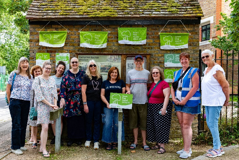 A slightly different green space for our August Park of the Month! Do you know about Katherine Buchan Meadow in Hanwell? It's a wonderful, award-winning 'urban meadow', looked after by a group of volunteers. Find out more here: ealingparks.foundation/park-of-the-mo…
#ealing #parks #greenspace