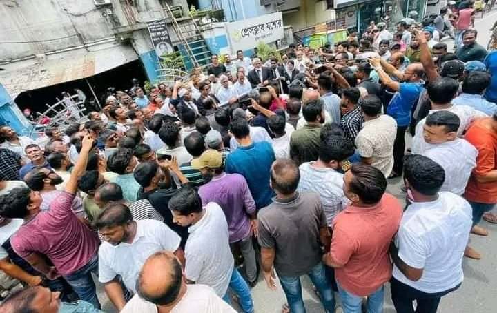 যশোরে শিক্ষার্থীদের বিক্ষোভে পুলিশের লাঠিচার্জ, আটক ৬