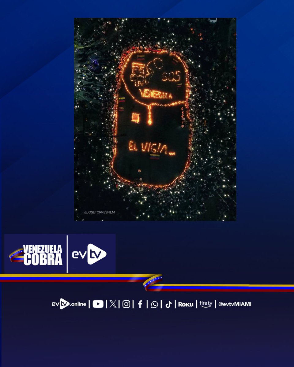 EVTVMiami's tweet photo. #VenezuelaCobra | 🇻🇪🙏 Habitantes de El Vigía, en el estado Mérida, elevaron la noche de este miércoles #31jul una oración por el país.

A través de imágenes aéreas, se pudo apreciar decenas de personas concentradas y con velas encendidas formaron figuras, como el mapa de Venezuela y la palabra SOS. Todo esto como símbolo de protesta por los resultados electorales fraudulentos que ofreció el CNE tras la elección del #28jul.
.
📷 Fotografías: josetorresfilm en Ig

📲Más en https://t.co/PiKoItRyfO 
#NoticiasEVTV #1ago #eleccionesenvenezuela #VenezuelaVotaYCobra #EleccionesVenezuela📷 🗳