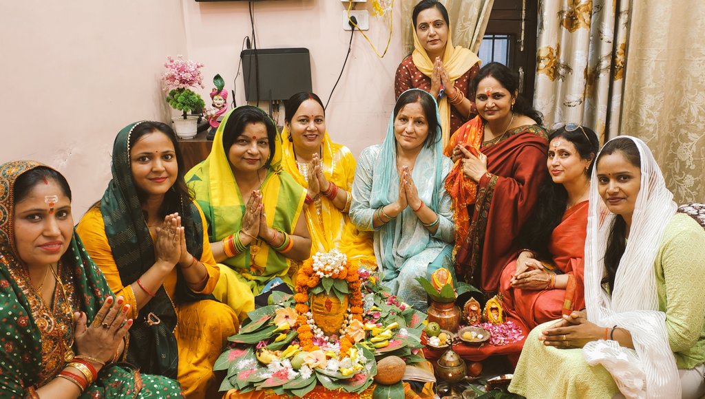RakhiGangwar19's tweet photo. रुद्राभिषेक 🙏🙏 https://t.co/pp7nAzHepk