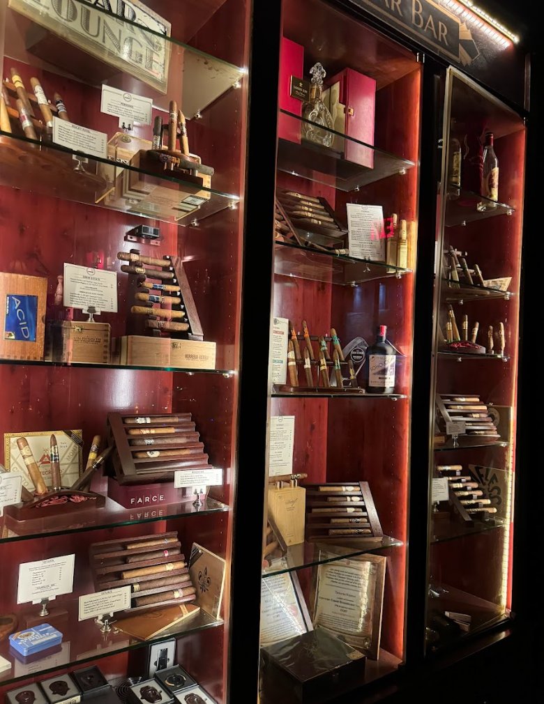 casper_smc's tweet image. Trading psychology is not about eliminating emotions.

It's about harnessing them.

Fear and greed are not your enemies.

They are tools to be used.

Things to be aware of.

Successful traders don't suppress their emotions.

They channel them into focused action.

Overconfidence…