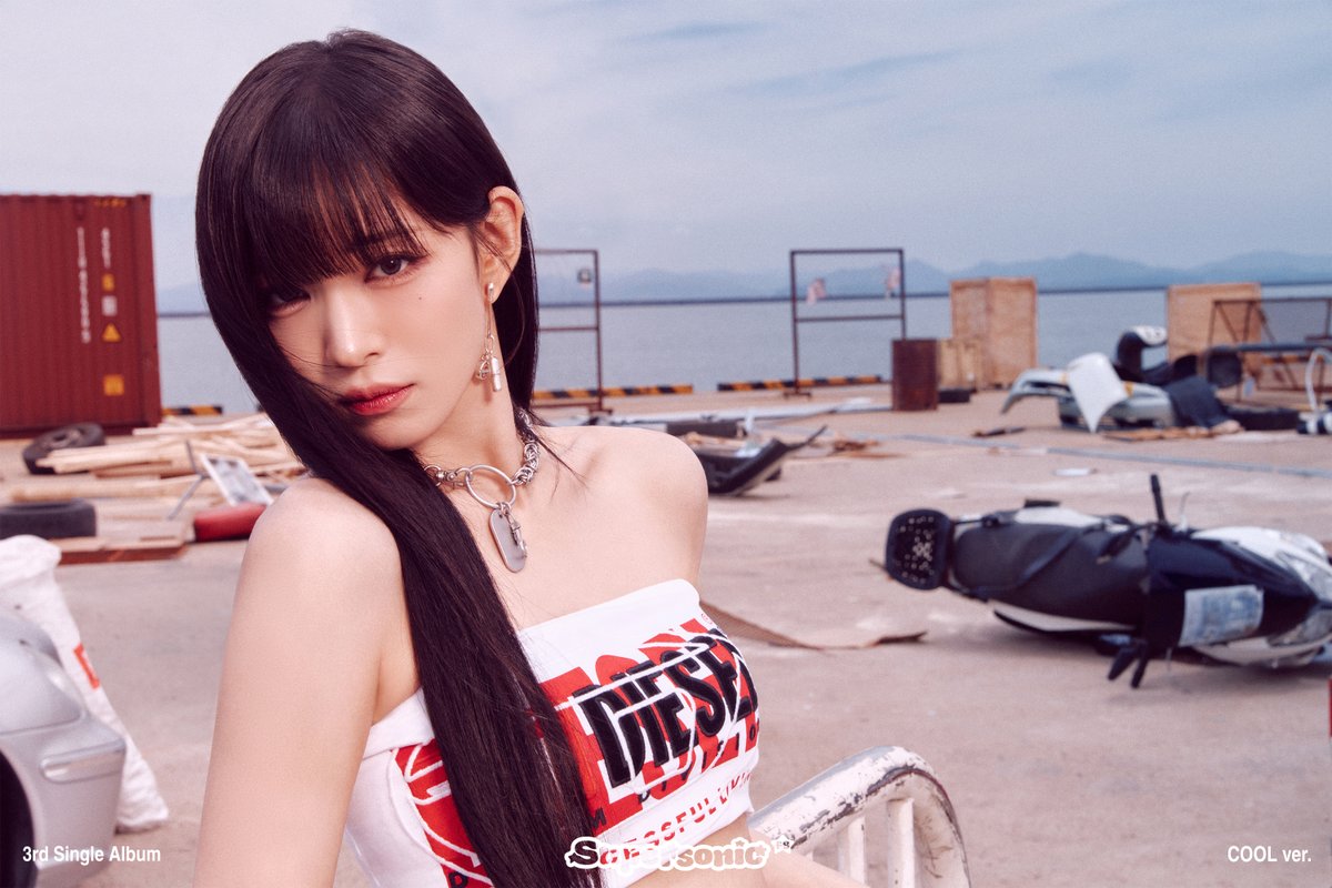 realfromis_9's tweet photo. fromis_9 (프로미스나인)
3rd Single Album [Supersonic] 
2024.08.12 6PM(KST)

Official Photo 🧊 #COOL ver. 
#이채영 #LeeChaeYoung 

#fromis_9 #프로미스나인
#Supersonic https://t.co/5VzSKoi9ZY