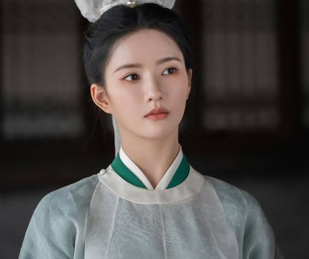 CHlNESEOTD's tweet photo. today’s chinese character of the day is xue fangfei (薛芳菲) from the double! she stabbed a rapist in the balls. (she/her) https://t.co/JNUcmBTxDn