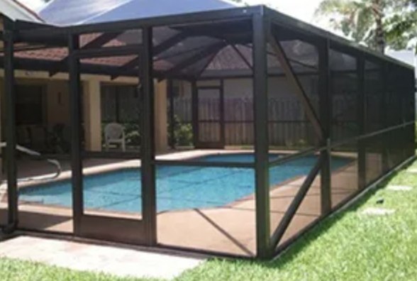 SolarScreensMor's tweet image. Pool party perfection! 🏊‍♀️ 

Our swimming pool enclosures keep leaves out and the fun in. Plus, they're like sunscreen for your pool - less chemical use, more splashing!

#PoolEnclosures #SummerFun