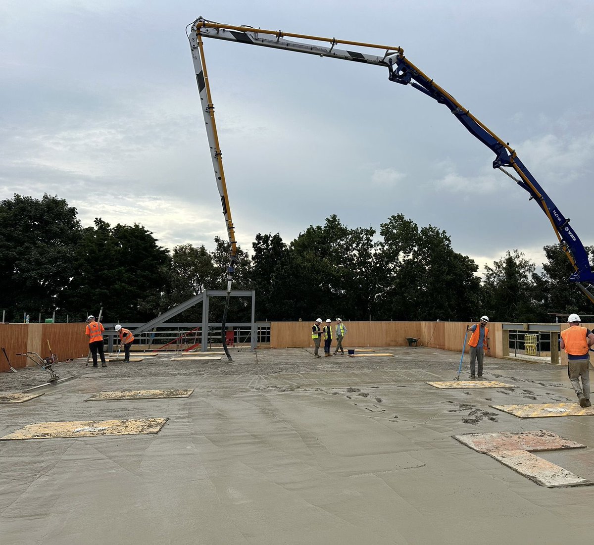 MonkPlantHire's tweet photo. MPH Groundworks have been busy laying a new concrete roof today for their customer MJS Projects (March) Ltd in Norwich. 
Shout out to Eastern Concrete Ltd and MK Andrews Concrete Pumping Ltd for their help in completing the job with no hold ups or issues! https://t.co/gENjuoiNXO