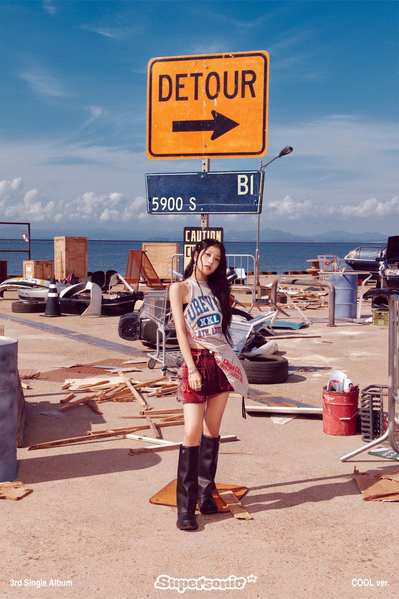 realfromis_9's tweet photo. fromis_9 (프로미스나인)
3rd Single Album [Supersonic] 
2024.08.12 6PM(KST)

Official Photo 🧊 #COOL ver. 
#이서연 #LeeSeoYeon

#fromis_9 #프로미스나인
#Supersonic https://t.co/2R7ooWB6YT