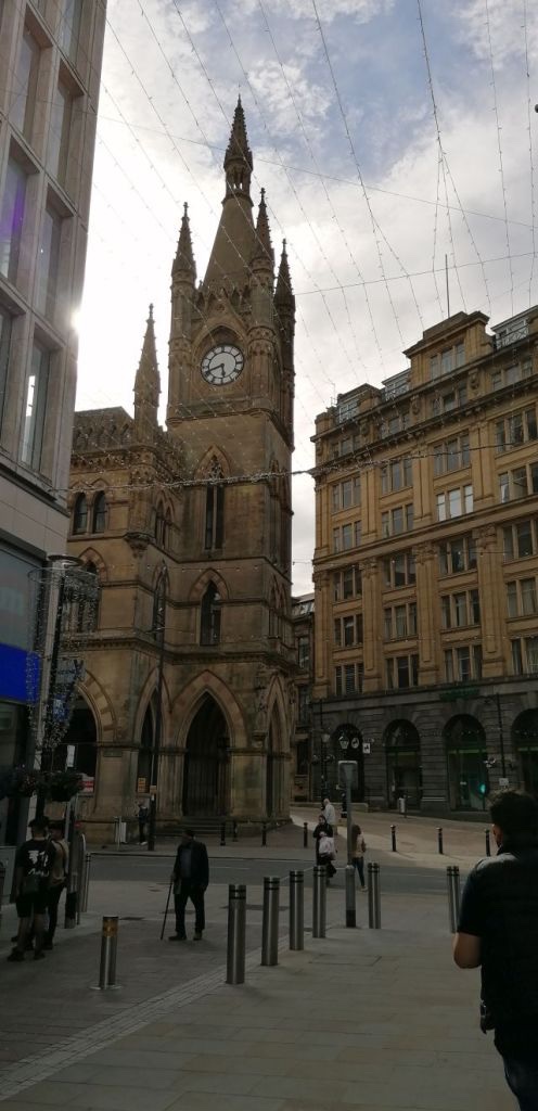 Sarmarpad's tweet photo. Happy Yorkshire Day- 
Here’s some of Yorkshire’s finest architecture- Bradford City Hall, Leeds City Hall,The Wool exchange in Bradford and The Piece Hall in Halifax
#yorkshireday2024 #WestYorkshireBuildings https://t.co/7Pnrj6Kh8b